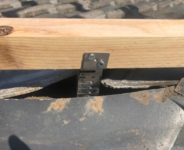 芯材は棟補強金物にしっかりビス留めされています　熊本